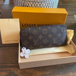 LOUIS VUITTON Monogram Zippy Wallet